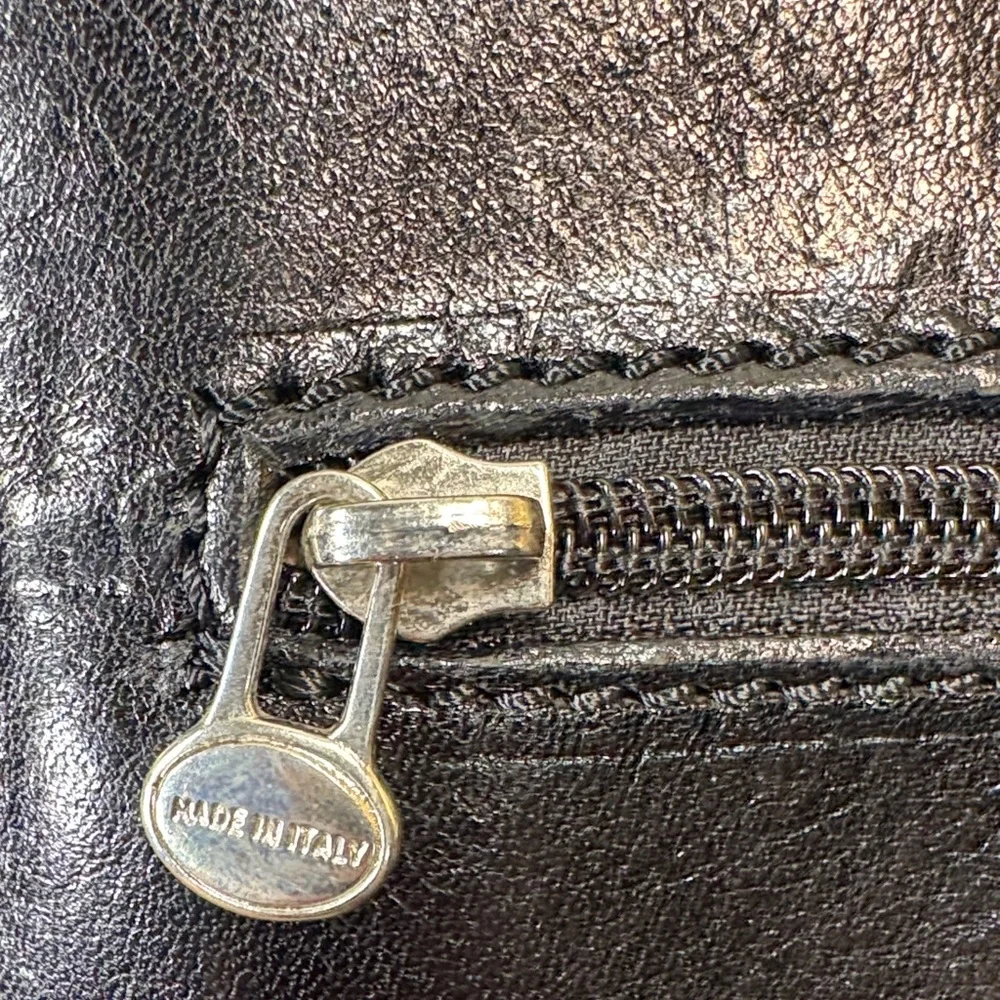 Sleek Black Leather messenger Bag made in Italy genuine leather